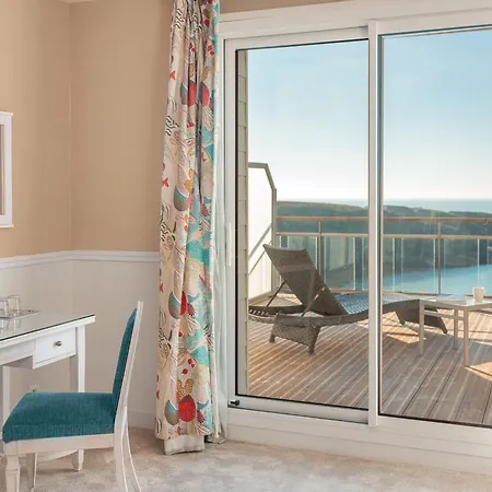 Castel Clara Thalasso & מלון 4*